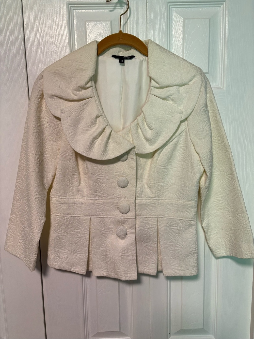 Elegant White Textured Ruffle Collar Jacket